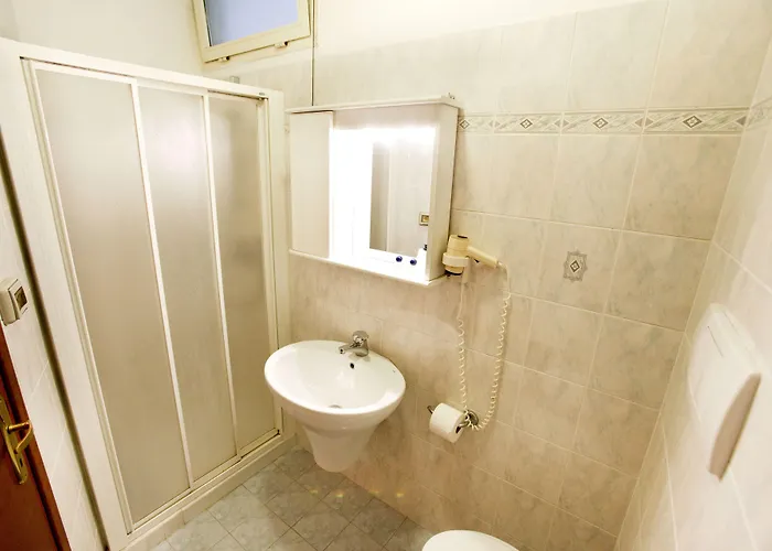 Adriatic Hotel 2*