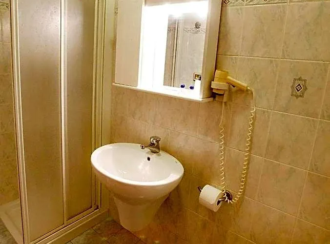 Adriatic Hotel 2*