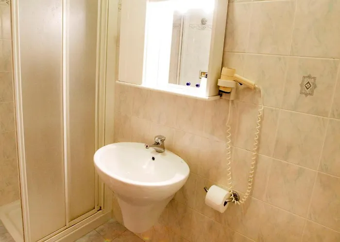 Adriatic Hotel 2*
